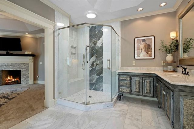 20 E Loch Lloyd Parkway, Loch Lloyd, MO 64012
