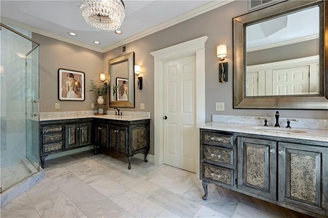 20 E Loch Lloyd Parkway, Loch Lloyd, MO 64012