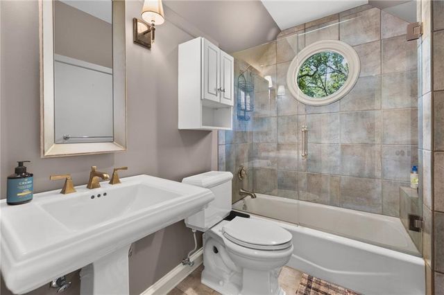 20 E Loch Lloyd Parkway, Loch Lloyd, MO 64012