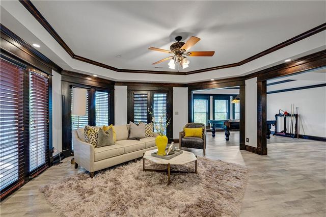 20 E Loch Lloyd Parkway, Loch Lloyd, MO 64012