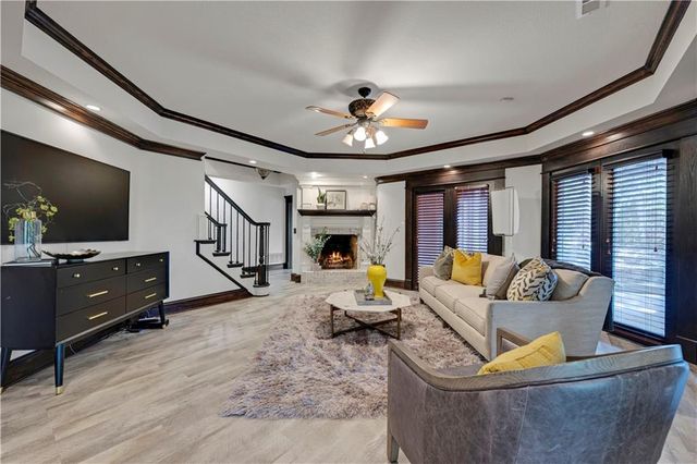 20 E Loch Lloyd Parkway, Loch Lloyd, MO 64012
