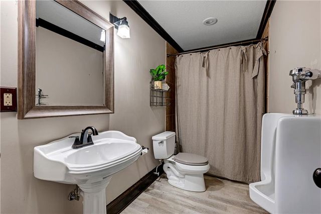 20 E Loch Lloyd Parkway, Loch Lloyd, MO 64012