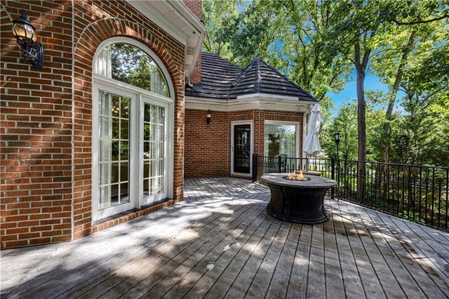 20 E Loch Lloyd Parkway, Loch Lloyd, MO 64012