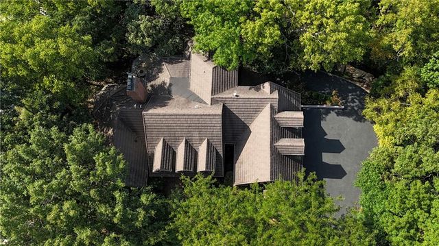 20 E Loch Lloyd Parkway, Loch Lloyd, MO 64012