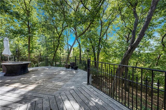 20 E Loch Lloyd Parkway, Loch Lloyd, MO 64012