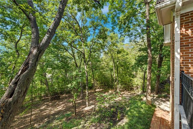 20 E Loch Lloyd Parkway, Loch Lloyd, MO 64012