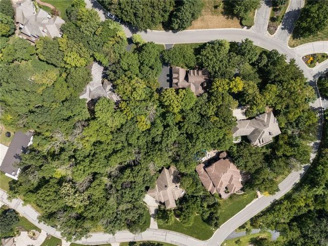 20 E Loch Lloyd Parkway, Loch Lloyd, MO 64012