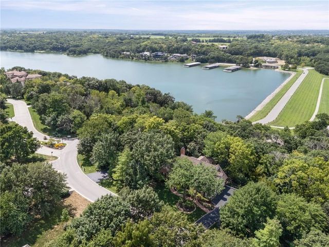20 E Loch Lloyd Parkway, Loch Lloyd, MO 64012