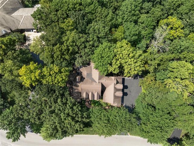 20 E Loch Lloyd Parkway, Loch Lloyd, MO 64012