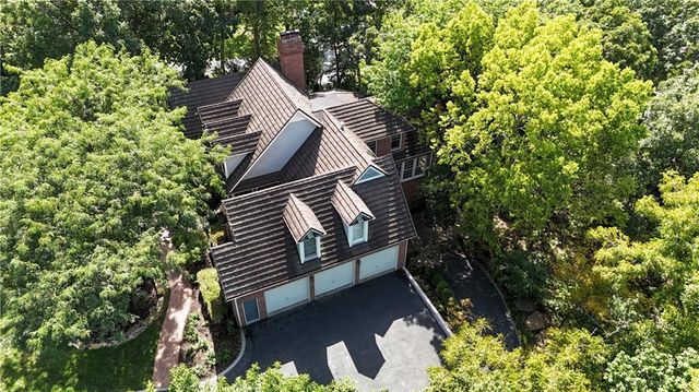 20 E Loch Lloyd Parkway, Loch Lloyd, MO 64012