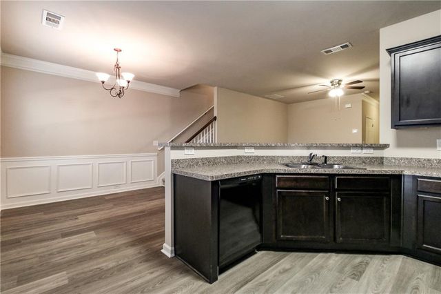 606 Oakside Place, Acworth, GA 30102