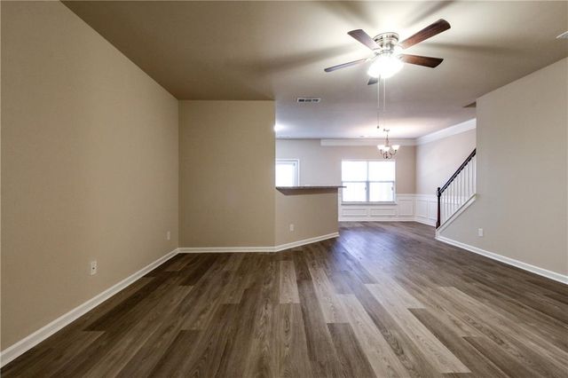 606 Oakside Place, Acworth, GA 30102