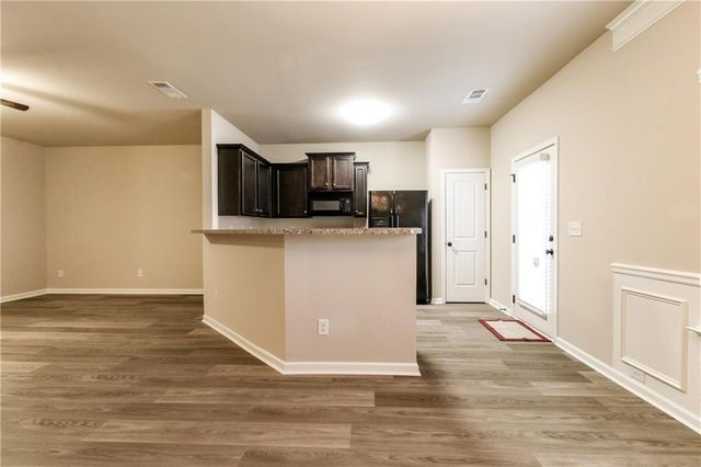 606 Oakside Place, Acworth, GA 30102