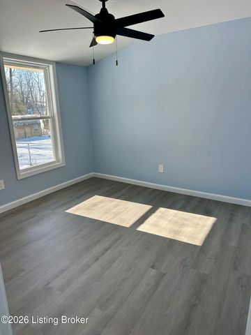 205 Elm St, Eminence, KY 40019