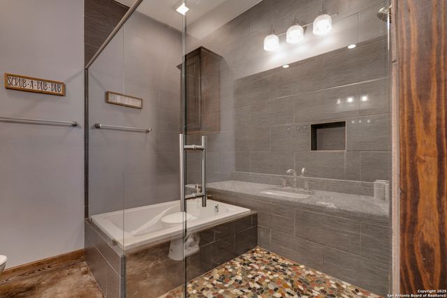 1185 Mountain Valley, Concan, TX 78838