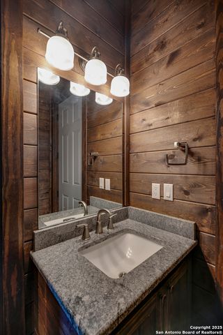 1185 Mountain Valley, Concan, TX 78838