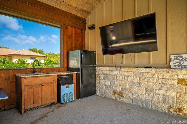 1185 Mountain Valley, Concan, TX 78838