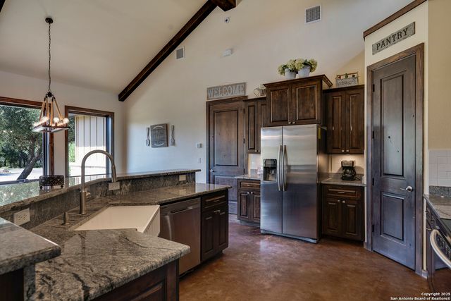 1185 Mountain Valley, Concan, TX 78838