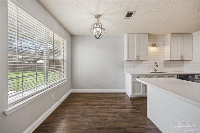 4870 Autumn Dr, Pace, FL 32571