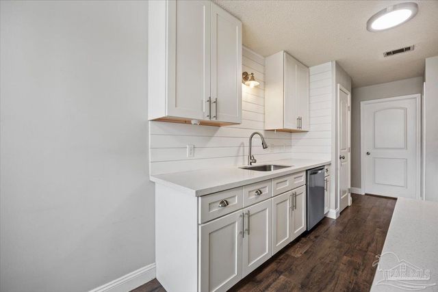 4870 Autumn Dr, Pace, FL 32571