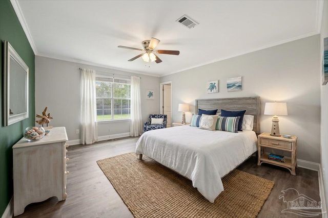 4870 Autumn Dr, Pace, FL 32571