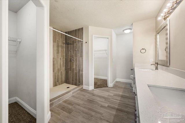 4870 Autumn Dr, Pace, FL 32571