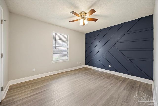 4870 Autumn Dr, Pace, FL 32571