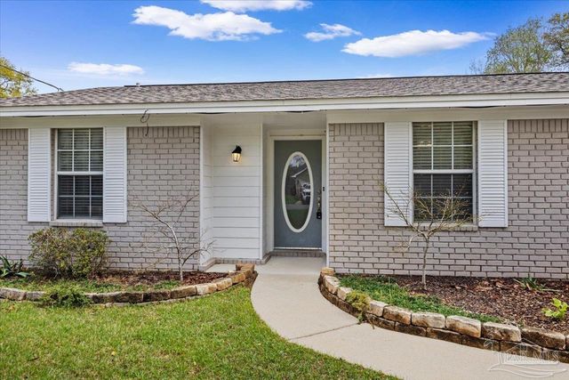 4870 Autumn Dr, Pace, FL 32571