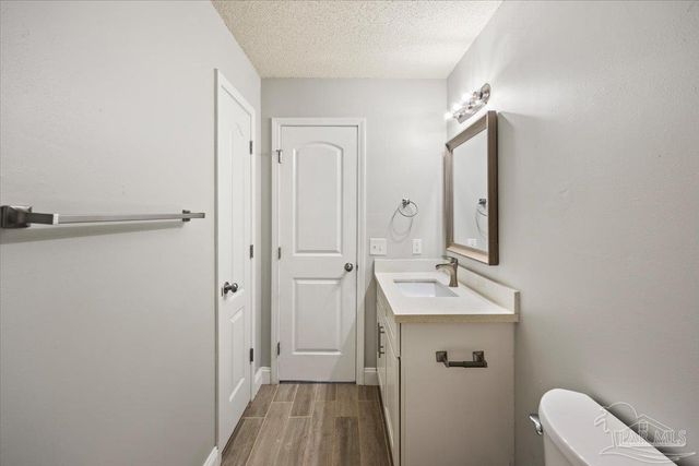 4870 Autumn Dr, Pace, FL 32571