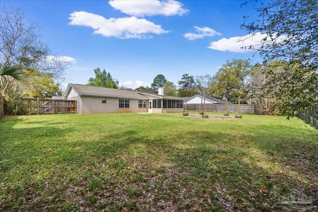 4870 Autumn Dr, Pace, FL 32571