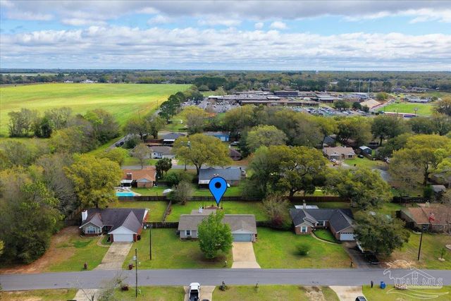 4870 Autumn Dr, Pace, FL 32571