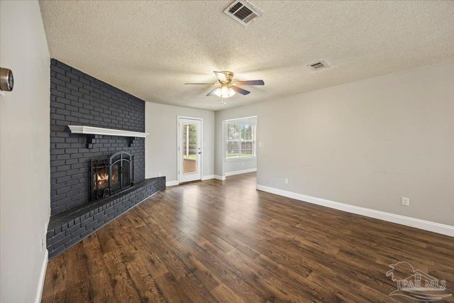 4870 Autumn Dr, Pace, FL 32571