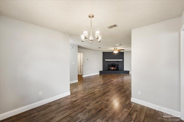 4870 Autumn Dr, Pace, FL 32571