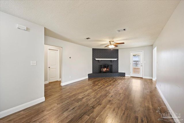 4870 Autumn Dr, Pace, FL 32571