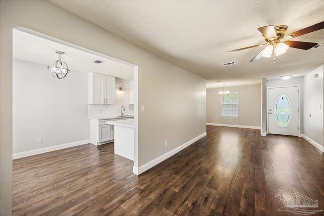 4870 Autumn Dr, Pace, FL 32571