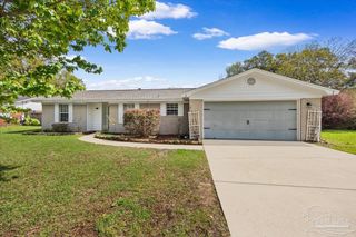 4870 Autumn Dr, Pace, FL 32571