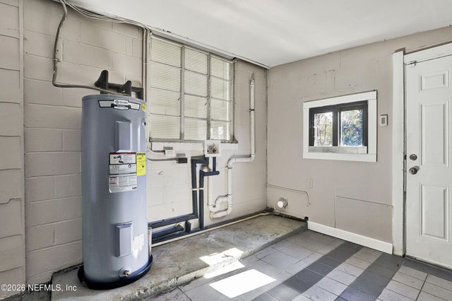 5456 TIMUQUANA Road, Jacksonville, FL 32210