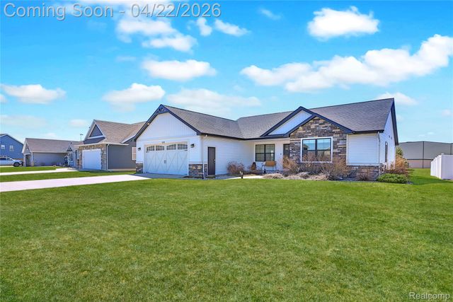 5711 Stone Briar Lane S, Tittabawassee Township, MI 48623