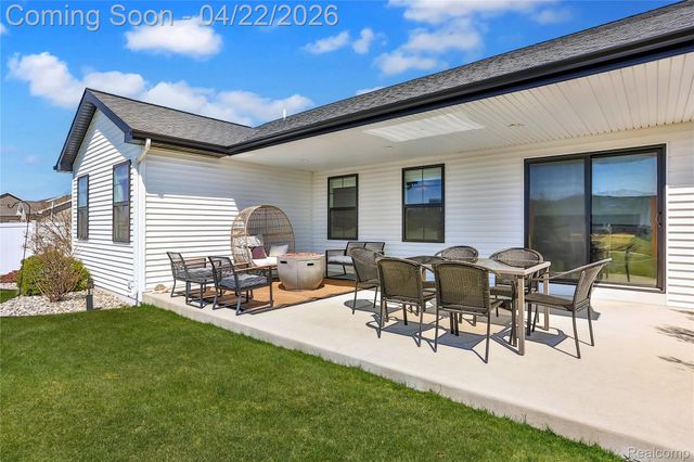 5711 Stone Briar Lane S, Tittabawassee Township, MI 48623