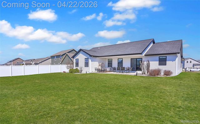 5711 Stone Briar Lane S, Tittabawassee Township, MI 48623