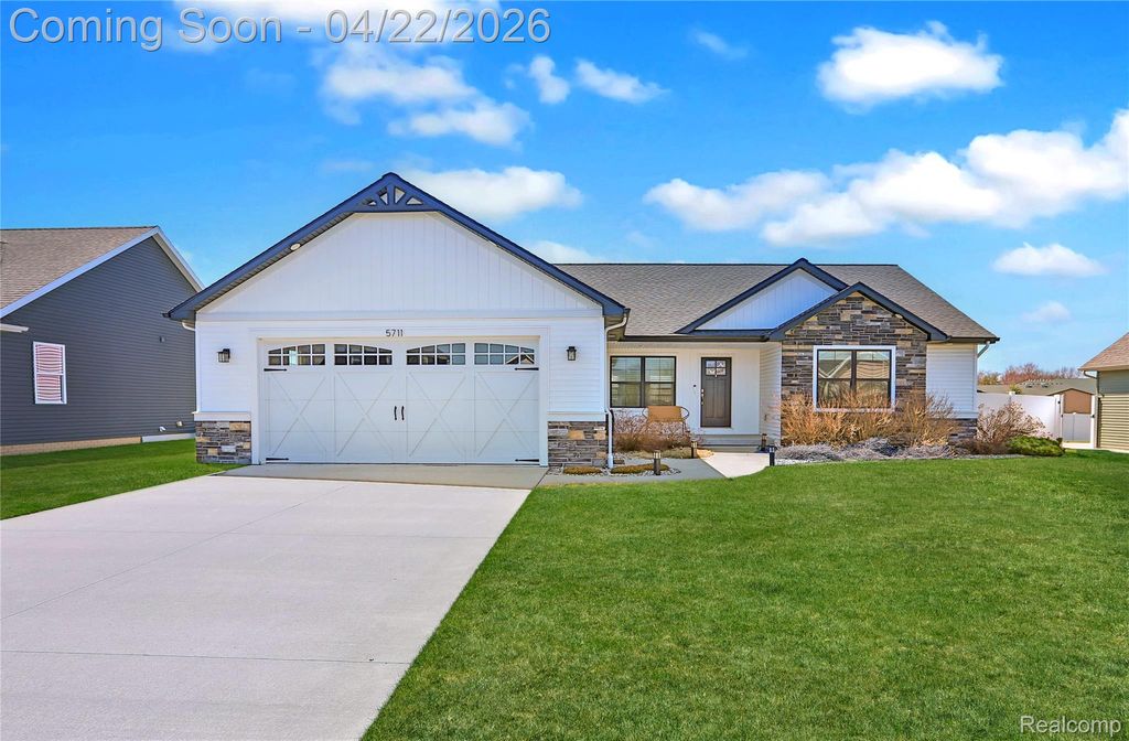 5711 Stone Briar Lane S, Tittabawassee Township, MI 48623