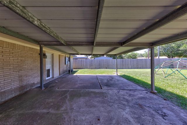 2310 21st Avenue N, Texas City, TX 77590