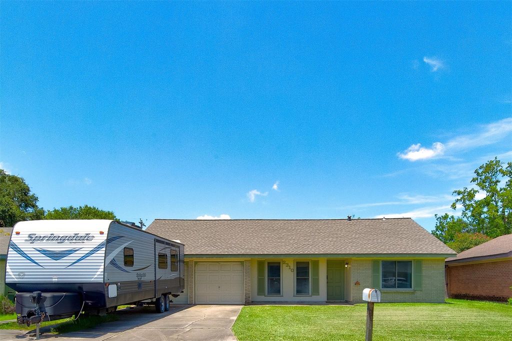2310 21st Avenue N, Texas City, TX 77590