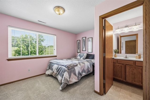 366 Kelso Drive, Fairfax, IA 52228