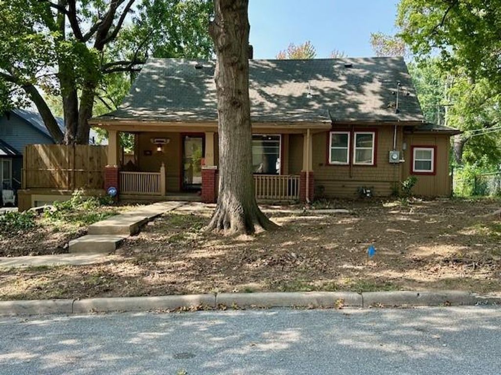 703 N 12th Street, Leavenworth, KS 66048