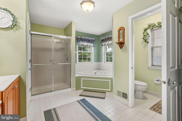 4698 BERWYN LN, Macungie, PA 18062