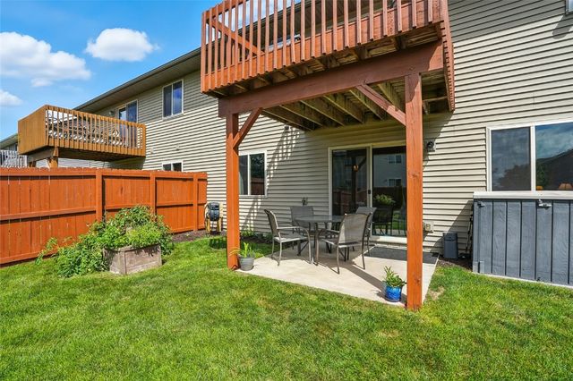 105 N Park Ridge Road, North Liberty, IA 52317