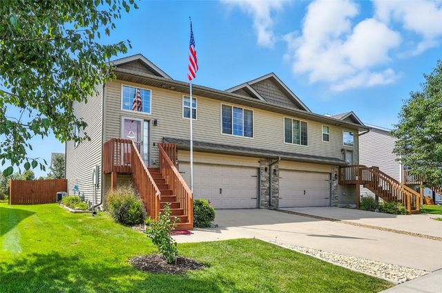 105 N Park Ridge Road, North Liberty, IA 52317
