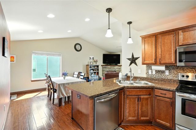 105 N Park Ridge Road, North Liberty, IA 52317