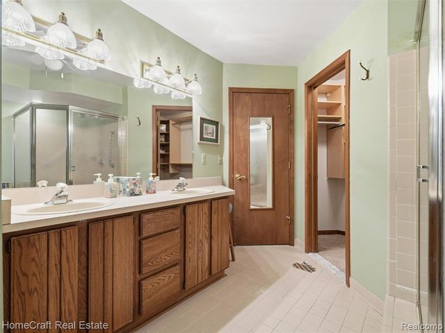 22704 Foxmoor Drive, Novi, MI 48374